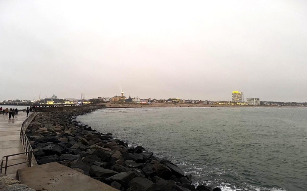 Море, замки та… черевички з цегли: чим цікаве німецьке місто Росток 11 Варнемюнде взимку / фото Наталії Петерварі