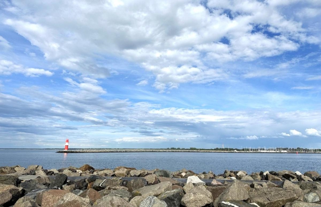 Море, замки та… черевички з цегли: чим цікаве німецьке місто Росток 1 Балтійське узбережжя влітку, Варнемюнде / фото Наталії Петерварі