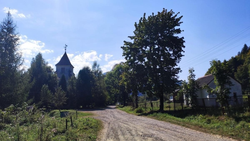На Львівщині розвалюється закинутий костел, який так і не був освячений (фото, відео) 2 На Львівщині розвалюється закинутий костел, який так і не був освячений (фото, відео)