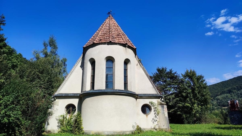 На Львівщині розвалюється закинутий костел, який так і не був освячений (фото, відео) 4 На Львівщині розвалюється закинутий костел, який так і не був освячений (фото, відео)