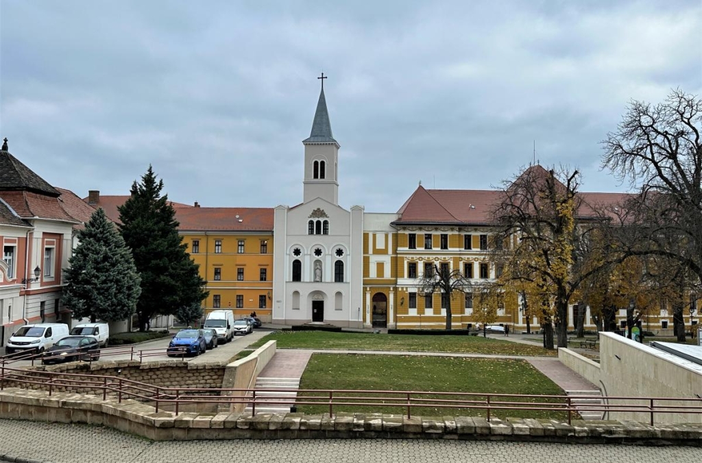 На перехресті культур: чим славиться угорське місто Печ на кордоні з Хорватією 2 До міста Печ зовсім нескладно доїхати / фото Наталії Петерварі