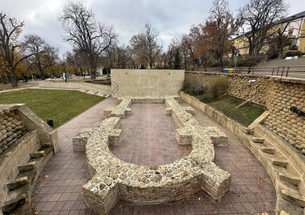 На перехресті культур: чим славиться угорське місто Печ на кордоні з Хорватією 6 Залишки ранньохристиянської церкви в Печі / фото Наталії Петерварі