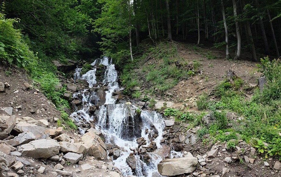 Найкрасивіші водоспади Карпат, які варто побачити власними очима Найкрасивіші водоспади Карпат, які варто побачити власними очима 6