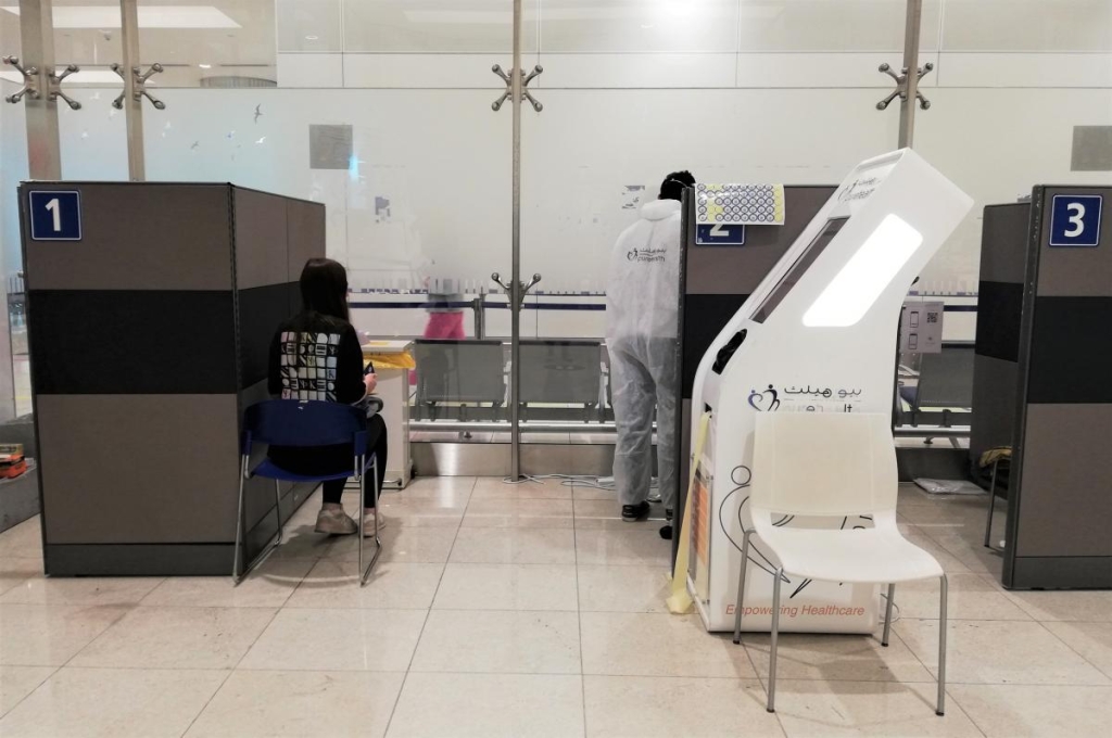 Незвідані Емірати: велич і спокій Рас-ель-Хайми 9 Ось так в ОАЕ туристів тестують на COVID відразу в аеропорту / фото Марина Григоренко