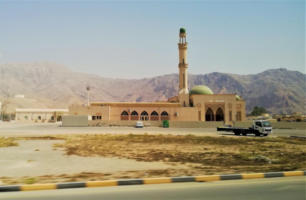 Незвідані Емірати: велич і спокій Рас-ель-Хайми 154 Типовий ландшафт Рас-ель-Хайми / фото Марина Григоренко