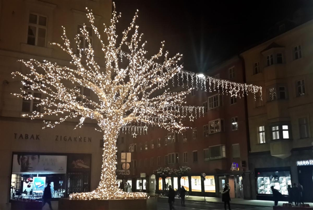 Новий рік за кордоном: доступна екзотика та довга дорога до Європи 6 Інсбрук славиться неймовірною казковою атмосферою на Різдво / фото Марина Григоренко