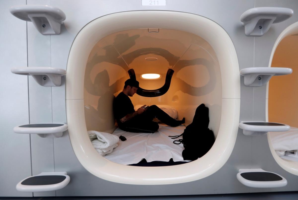 Новий тренд: блогер розповів про плюси і мінуси капсульних готелів 1 Капсульний готель у Токіо / фото REUTERS