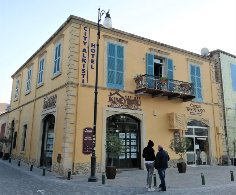 Оксамитовий сезон в Україні Vs за кордоном: куди краще вирушити на море восени 6 На Кіпрі багато невеликих затишних готелів / фото Марина Григоренко