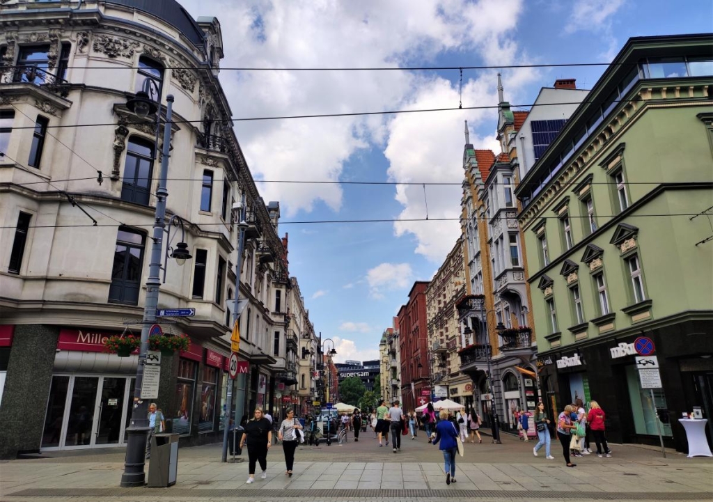 Пересадка в Катовіце: як дістатися до аеропорту, чим зайняти себе в місті 2 З аеропорту Катовіце до міста регулярно ходять автобуси / фото Марина Григоренко