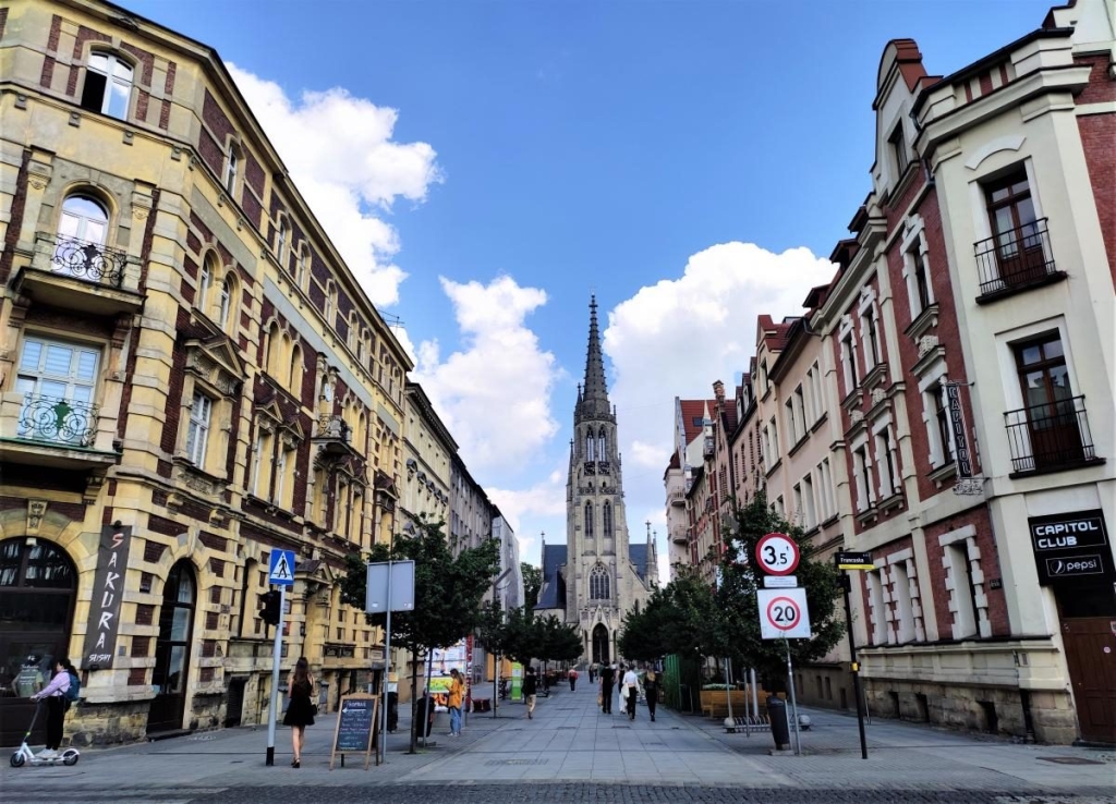 Пересадка в Катовіце: як дістатися до аеропорту, чим зайняти себе в місті 20 Пересадка в Катовіце: як дістатися до аеропорту, чим зайняти себе в місті