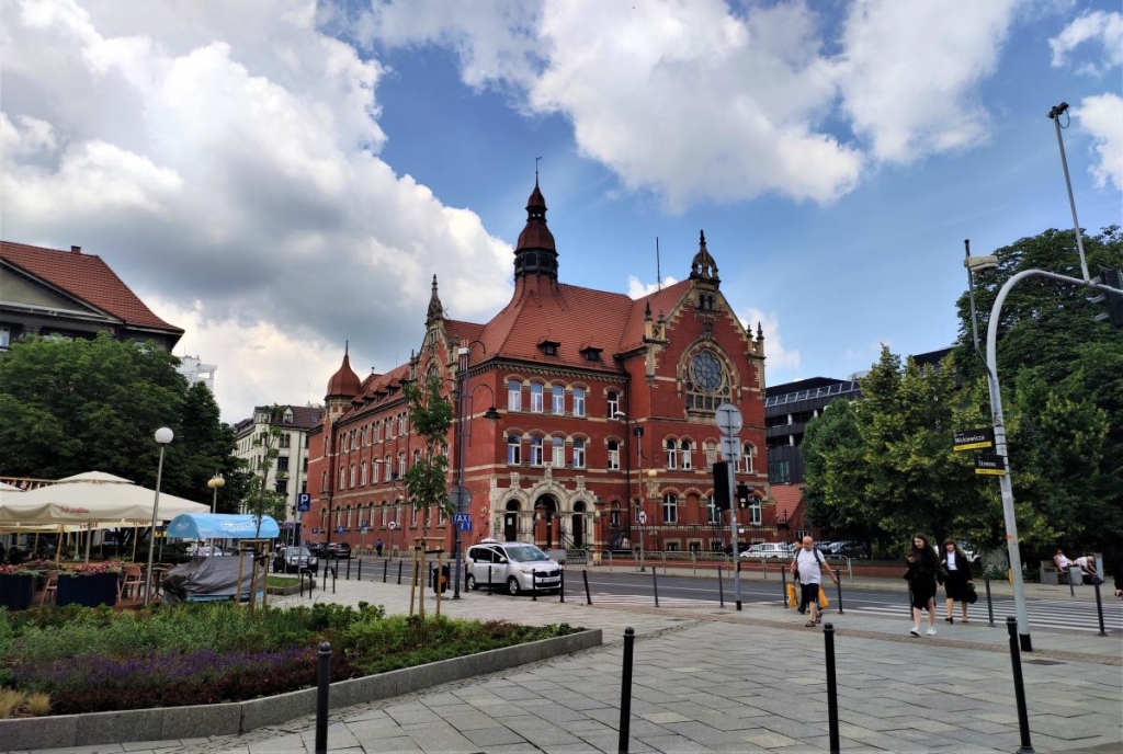 Пересадка в Катовіце: як дістатися до аеропорту, чим зайняти себе в місті 3 З аеропорту Катовіце літає кілька бюджетних авіакомпаній / фото Марина Григоренко