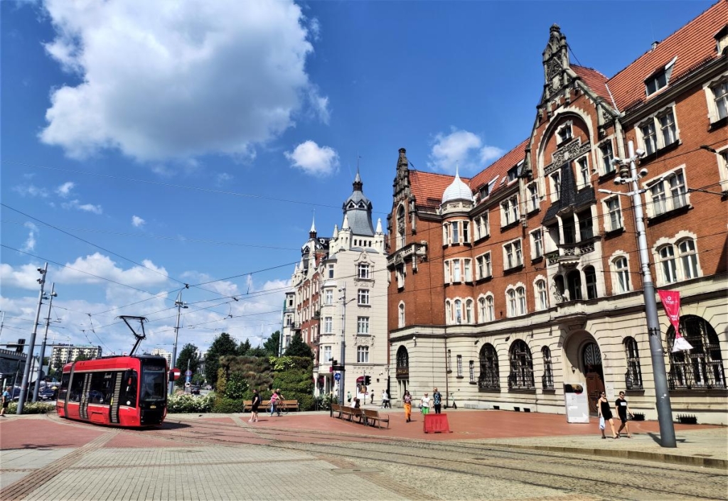 Пересадка в Катовіце: як дістатися до аеропорту, чим зайняти себе в місті 1 Залізничний вокзал Катовіце розташований у центрі міста / фото Марина Григоренко