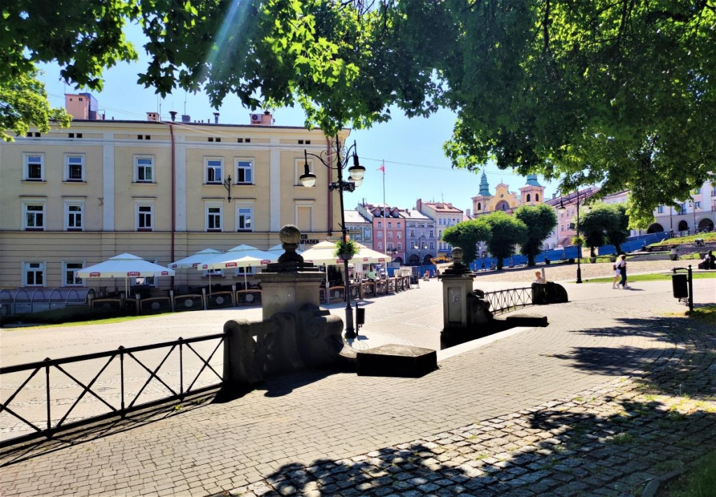 Польський Перемишль: "ворота в Європу" для українців 4 У центрі Перемишля зараз усюди самі українці / фото Марина Григоренко