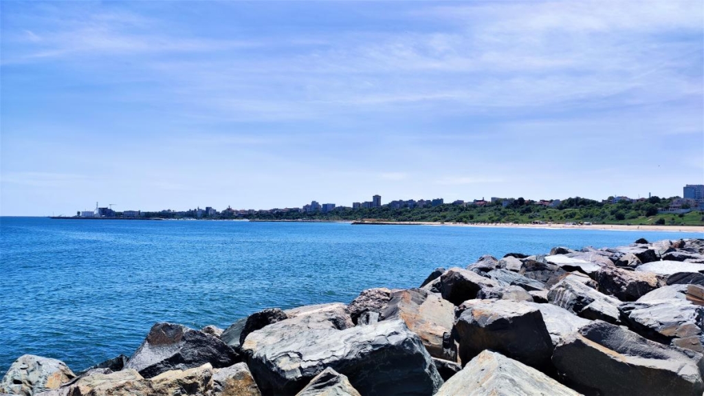 Приємна несподіванка: чому українцям варто звернути увагу на чорноморські пляжі Румунії 53 Море в Констанці досить комфортне, хоча і прохолодне / фото Марина Григоренко