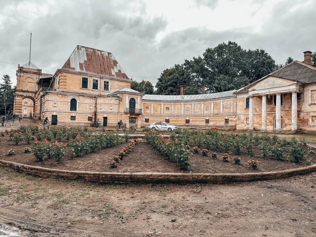 Руїни і легенди: чим вражає палац Лянцкоронських на Львівщині Руїни і легенди: чим вражає палац Лянцкоронських на Львівщині 5