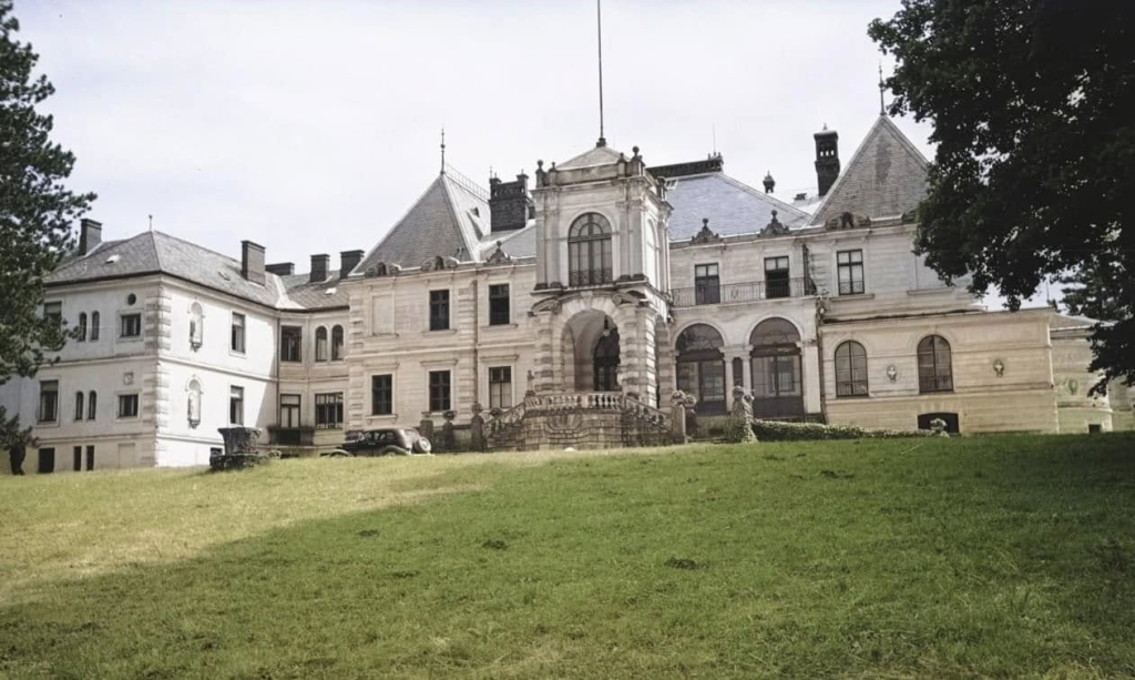 Руїни і легенди: чим вражає палац Лянцкоронських на Львівщині Руїни і легенди: чим вражає палац Лянцкоронських на Львівщині 2