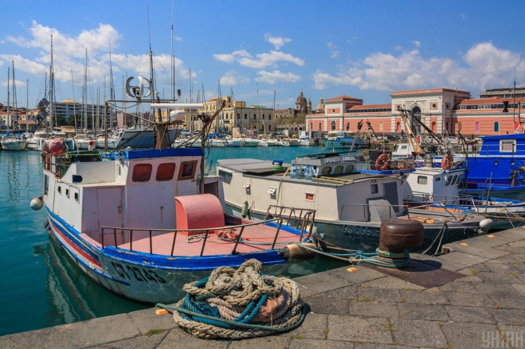 Сицилія в квітні: чому зараз найкращий час відвідати цей неймовірний острів (фоторепортаж) 22 Порт міста Катанія / фото ТА