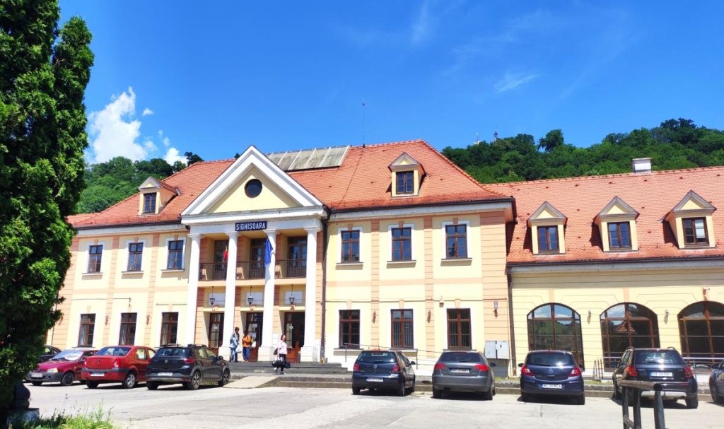 Сігішоара: найінстаграмніше місто Румунії та справжня батьківщина Дракули 1 Залізничний вокзал Сігішоари / фото Марина Григоренко