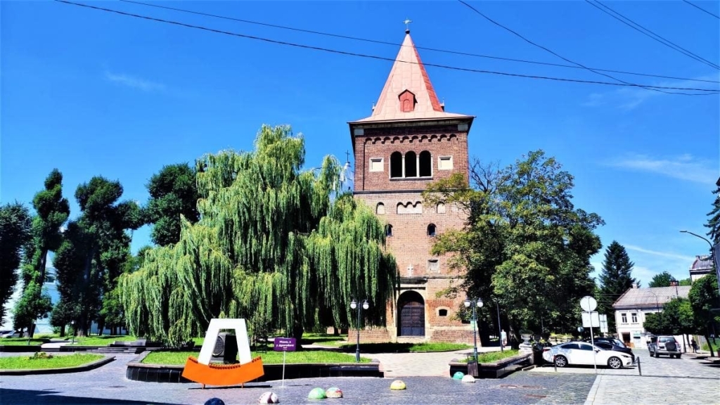 Дрогобич: три кити. Дрогобич: чарівні церкви, смачна кава та унікальна атмосфера для туристів.