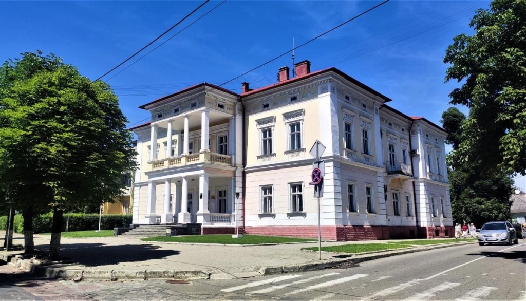 Дрогобич: тур вихідного. Дрогобич: плануйте тури вихідного дня на Львівщині. Архітектурні пам'ятки та кава.