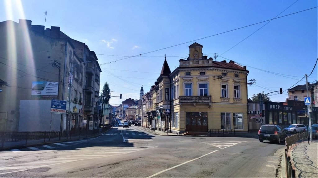 Дрогобич: Архітектурна перлина Архітектура Дрогобича: Чарівні церкви, історичні будівлі, неповторна атмосфера міста.