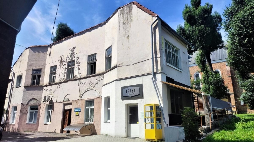 Дрогобич: Незабутні враження Туризм у Дрогобичі: Дослідіть церкви, спробуйте каву, дізнайтеся про соляні традиції.