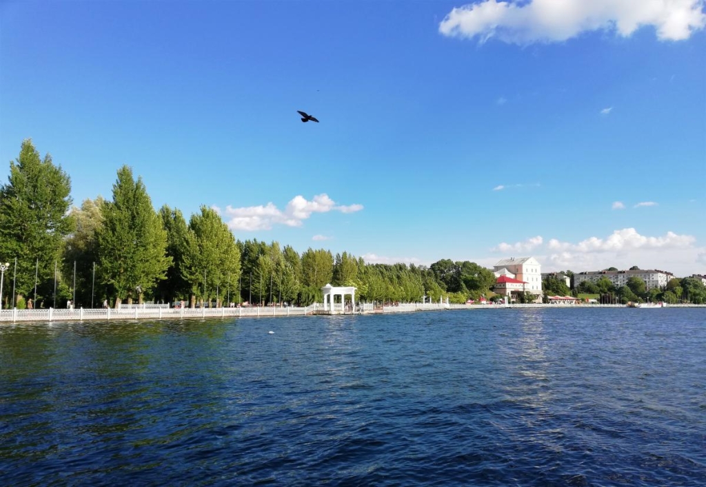 Сім міст України, які варто відвідати восени 12 Тернопільська набережна / фото Марина Григоренко