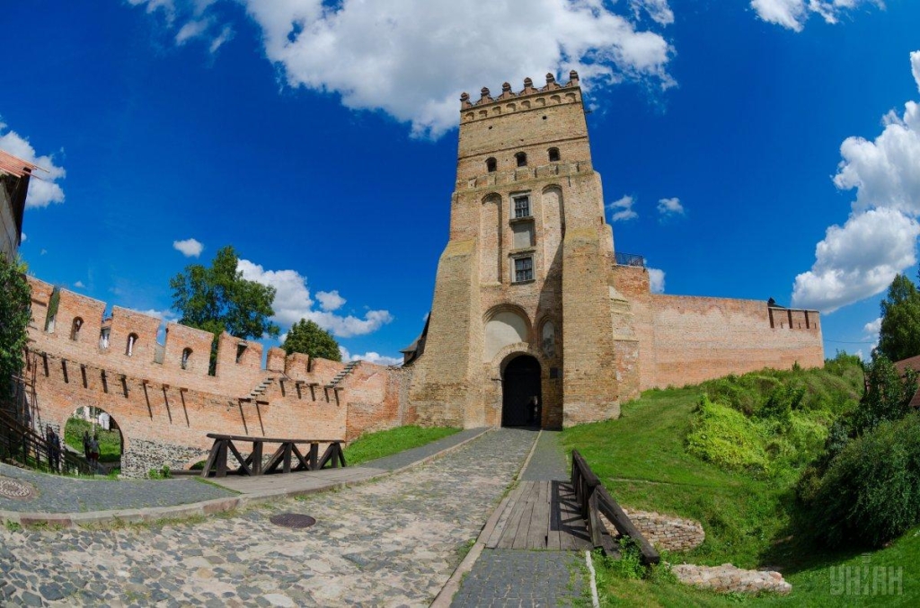 Сім міст України, які варто відвідати восени 11 Замок Любарта у Луцьку / фото ТА