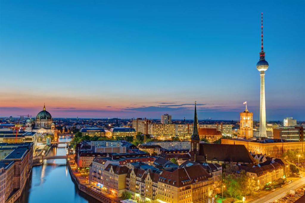 Туристичний бум в Німеччині під час Євро-2024: головні "родзинки" міст-господарів чемпіонату 1 Берлін вражає музеями та нічним життям / фото ua.depositphotos.com