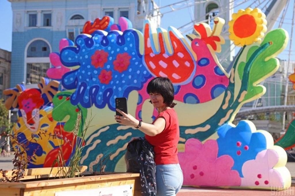 У центрі Києва з'явилися яскраві інсталяції, натхнені Марією Примаченко (фоторепортаж) 9 У центрі Києва з'явилися яскраві інсталяції, натхнені Марією Примаченко (фоторепортаж)