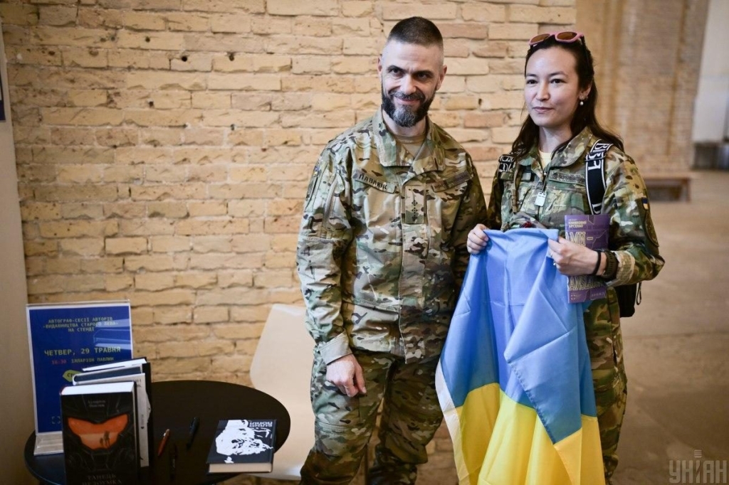 У Києві стартував "Книжковий Арсенал": як пройшов перший день фестивалю (фоторепортаж) 13 У Києві стартував "Книжковий Арсенал": як пройшов перший день фестивалю (фоторепортаж)