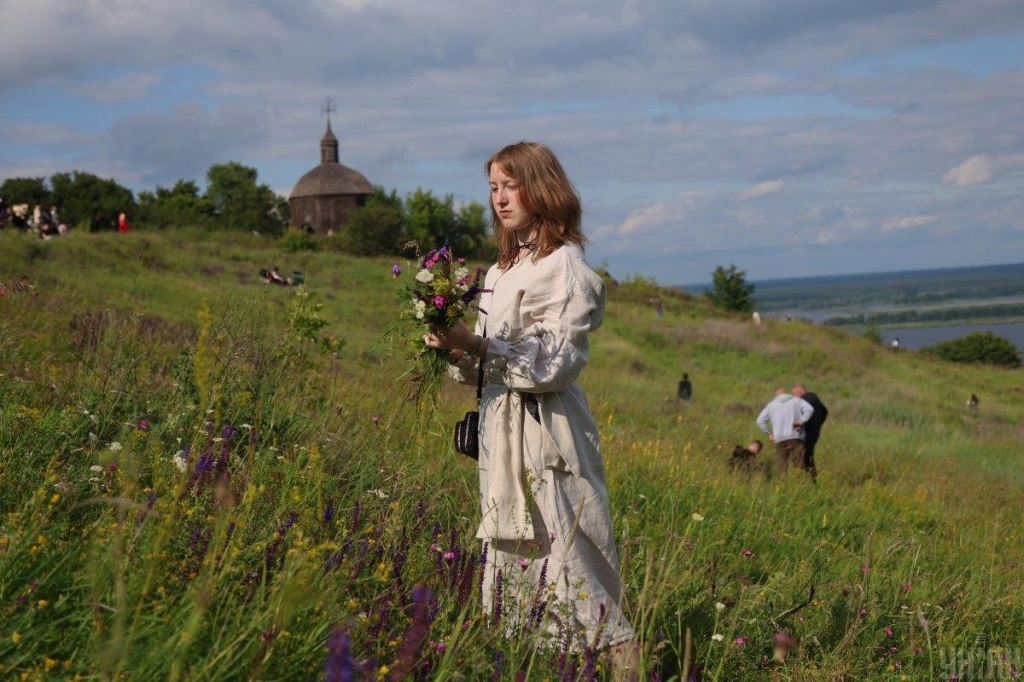 У мальовничому селі Витачів під Києвом відсвяткували Івана Купала (фоторепортаж) 1 Святкування Івана Купала у селі Витачів / фото ТА