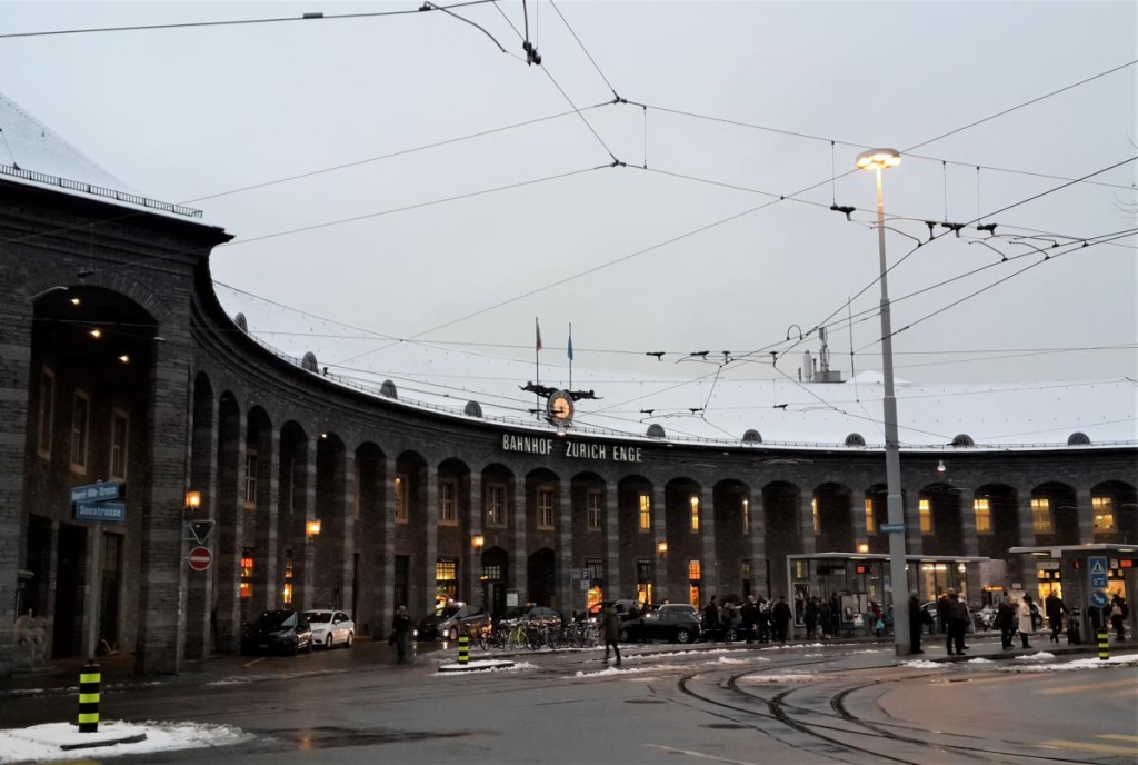 Уїк-енд в Цюріху: заглянути в одне з найдорожчих міст світу і не розоритися 41 Основний транспорт Цюріха – трамваї / фото Марина Григоренко