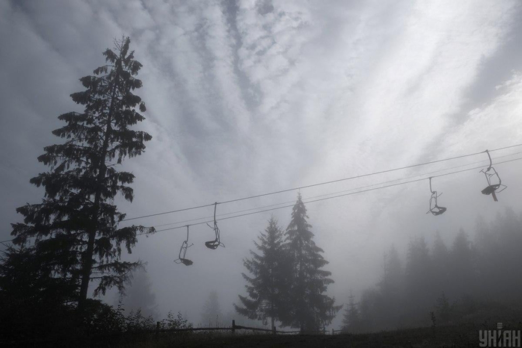 В очікуванні снігу: що українцям готує цьогорічний гірськолижний сезон в Карпатах 3 Поки в Славському снігу небагато, але там вистачає чимало інших розваг / фото ТА