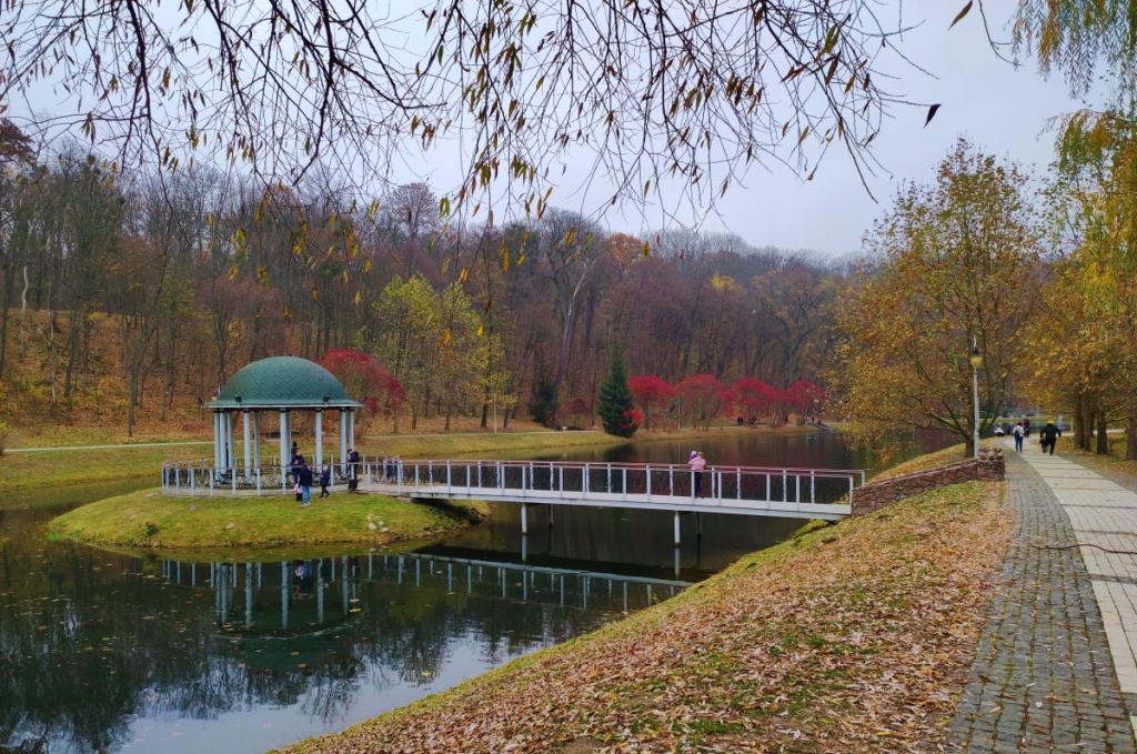 В пошуках яскравих барв: вісім дендропарків України, які варто відвідати цієї осені 7 Парк "Феофанія" чарівно виглядає восени / фото Марина Григоренко