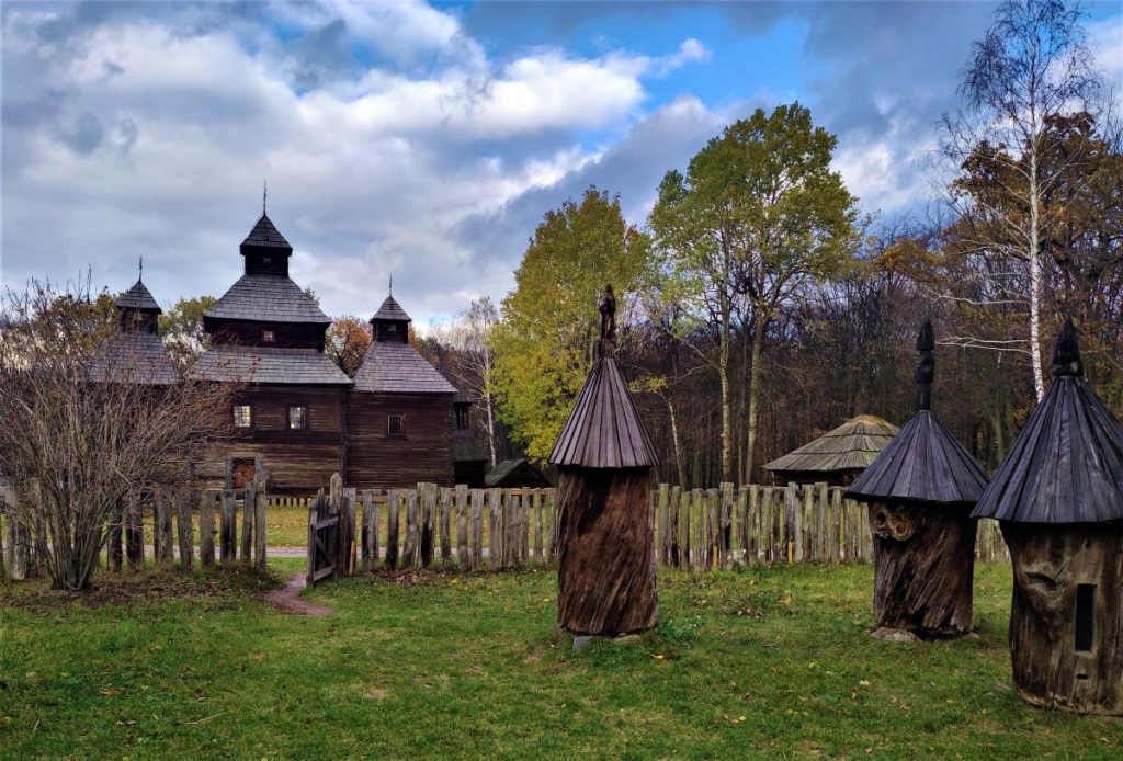 В пошуках яскравих барв: вісім дендропарків України, які варто відвідати цієї осені 8 "Пирогово" восени / фото Марина Григоренко