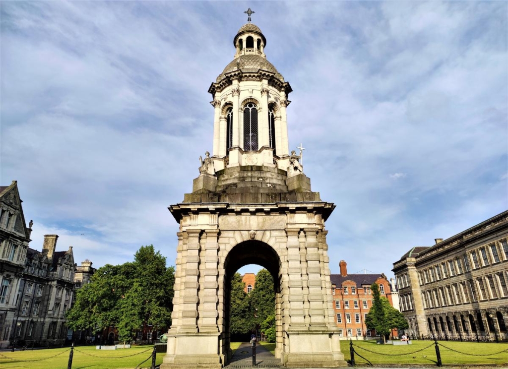 Від нічних вогнів Темпл-бару до "полювання" на оленів: чим вражає ірландський Дублін 59 Триніті-коледж в Дубліні / фото Марина Григоренко