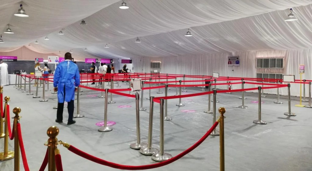 Відпочинок в ОАЕ: все, що потрібно знати туристам (фоторепортаж) 6 Один з пунктів здачі тестів на коронавірус в ОАЕ / фото Марина Григоренко