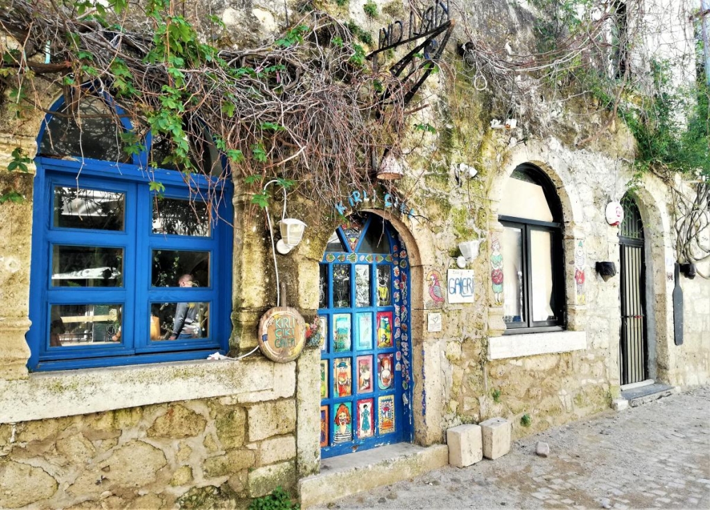 Відпочинок в Туреччині: все, що потрібно знати туристам (фоторепортаж) 14 Колоритні вулички Алачаті / фото Марина Григоренко