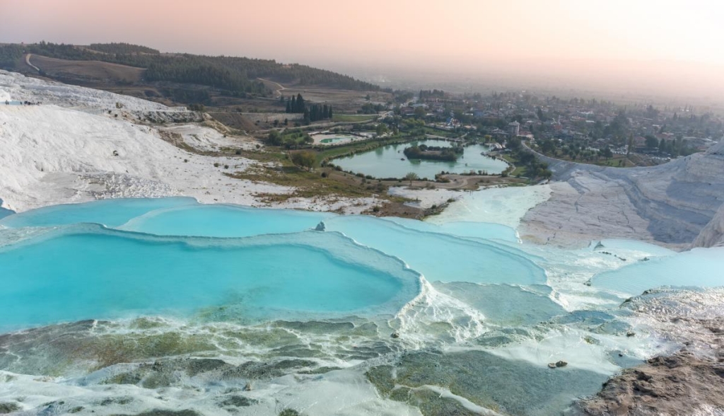 Відпочинок в Туреччині: все, що потрібно знати туристам (фоторепортаж) 9 Памукалле – одна з родзинок Туреччини / фото ua.depositphotos.com
