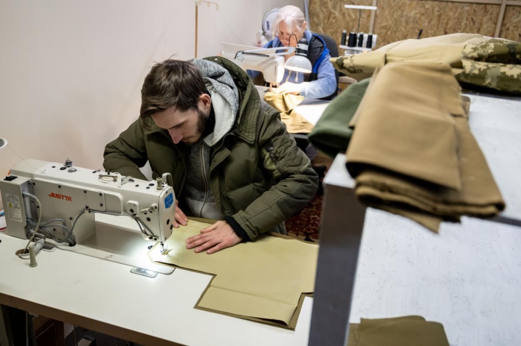 Відпустка у воєнний час: якщо дуже треба і не для розваги 1 Багато хто йде в волонтери в період війни / фото ТА