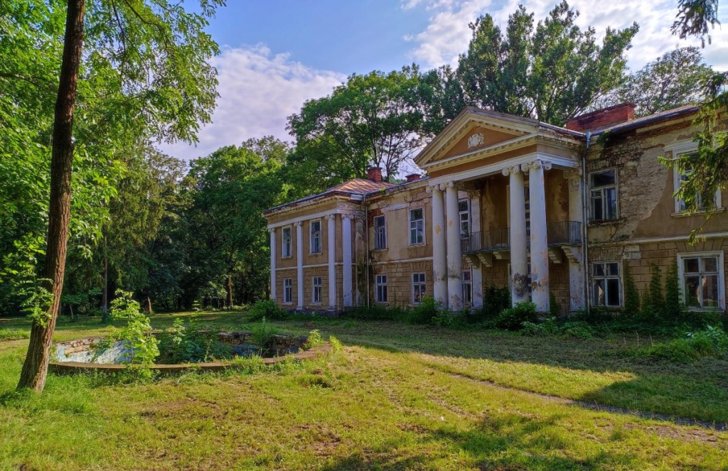 Відпустка в Закарпатті машиною: досліджуємо Україну вздовж траси Київ-Чоп 69 Палац баронів Бруницьких у Заліщиках / фото Марина Григоренко