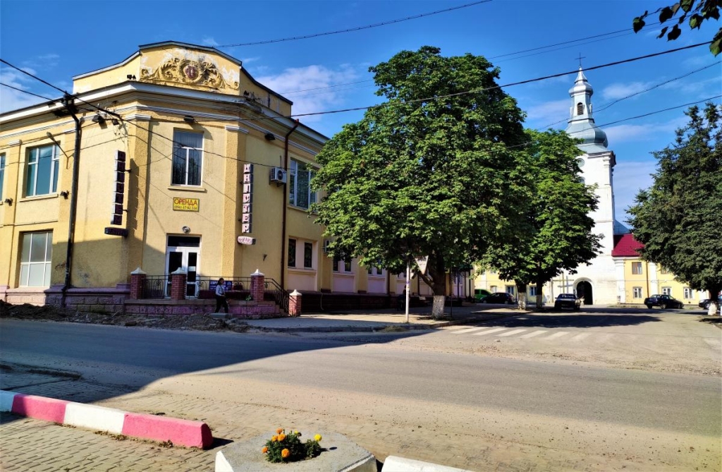 Відпустка в Закарпатті машиною: досліджуємо Україну вздовж траси Київ-Чоп 70 Центр Заліщиків / фото Марина Григоренко