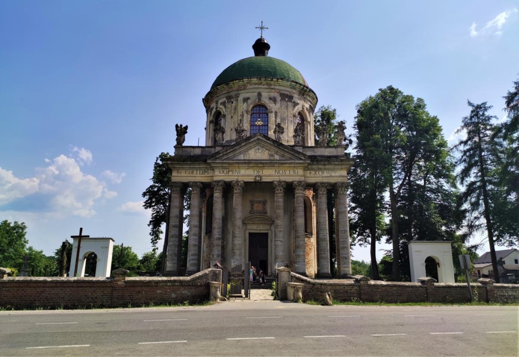Відпустка в Закарпатті машиною: досліджуємо Україну вздовж траси Київ-Чоп 16 Костел святого Йосифа в селі Підгірці / фото Марина Григоренко