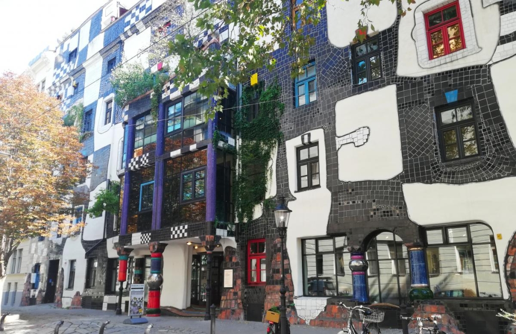 Вікенд у Відні: як відчути справжню атмосферу австрійської столиці 11 Будинок Гундертвассера у Відні ззовні / фото Марина Григоренко