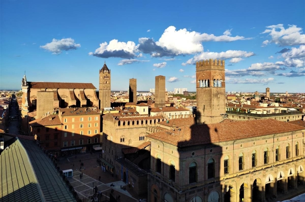 Вікенд в Болоньї: чим вражає туристів розкішна "темна конячка" Італії 39 Вікенд в Болоньї: чим вражає туристів розкішна "темна конячка" Італії