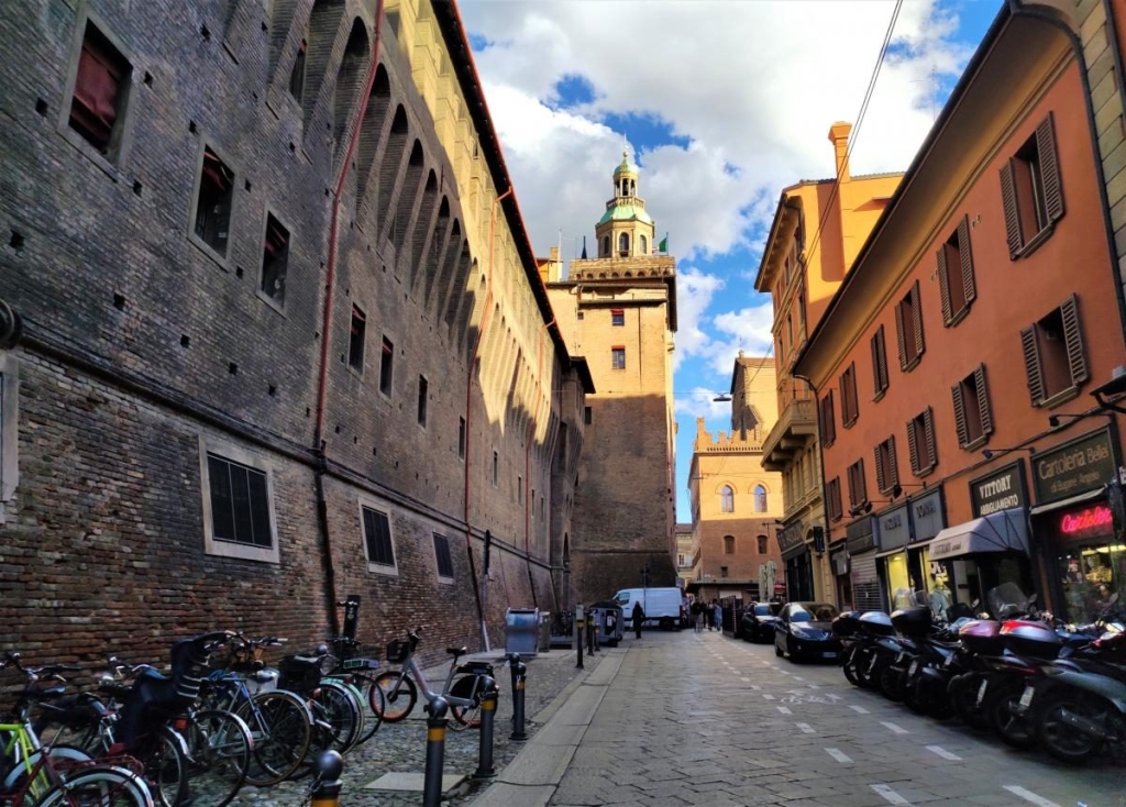 Вікенд в Болоньї: чим вражає туристів розкішна "темна конячка" Італії 20 Вікенд в Болоньї: чим вражає туристів розкішна "темна конячка" Італії