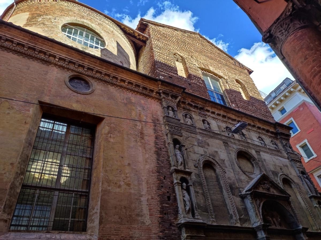 Вікенд в Болоньї: чим вражає туристів розкішна "темна конячка" Італії 17 Вікенд в Болоньї: чим вражає туристів розкішна "темна конячка" Італії