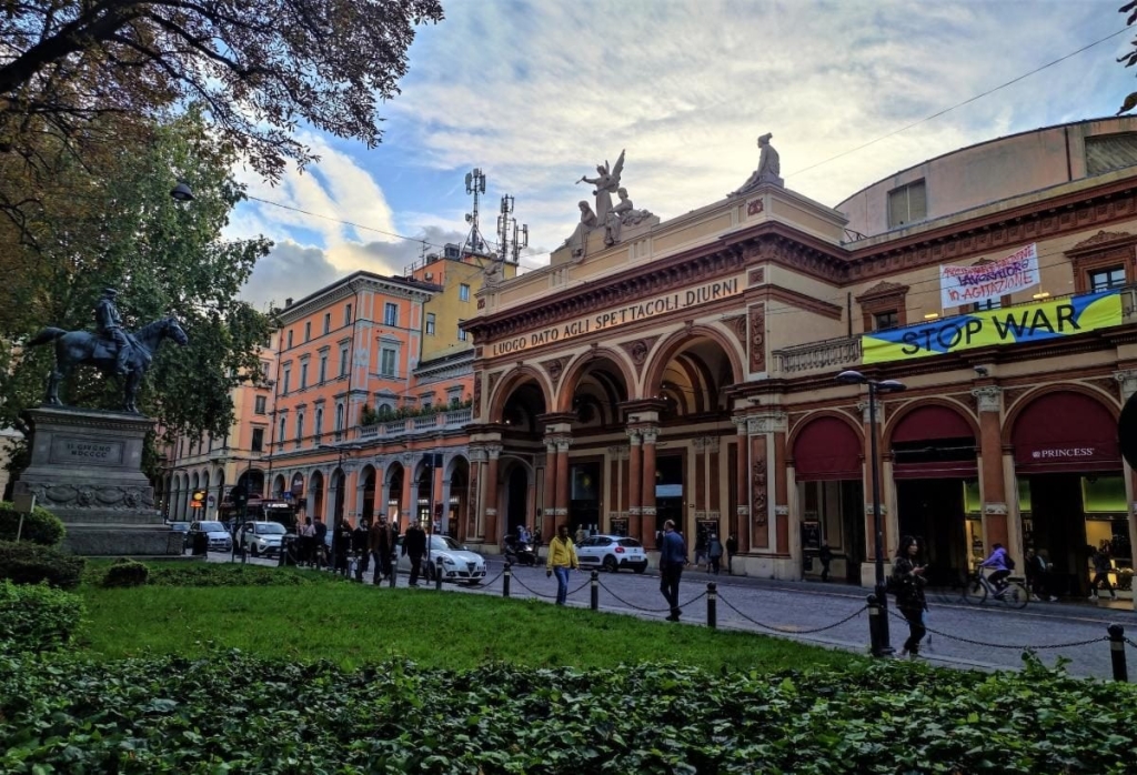 Вікенд в Болоньї: чим вражає туристів розкішна "темна конячка" Італії 2 Вікенд в Болоньї: чим вражає туристів розкішна "темна конячка" Італії