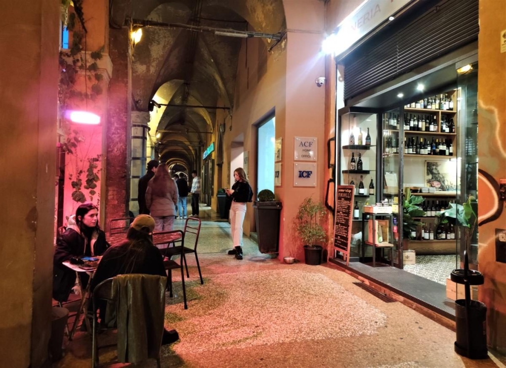 Вікенд в Болоньї: чим вражає туристів розкішна "темна конячка" Італії 11 Вікенд в Болоньї: чим вражає туристів розкішна "темна конячка" Італії